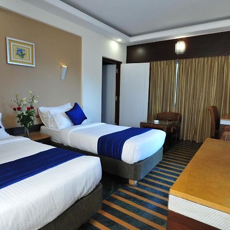 Hotel Dr Rajkumar International Бангалор Экстерьер фото