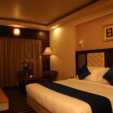 Hotel Dr Rajkumar International Бангалор Экстерьер фото