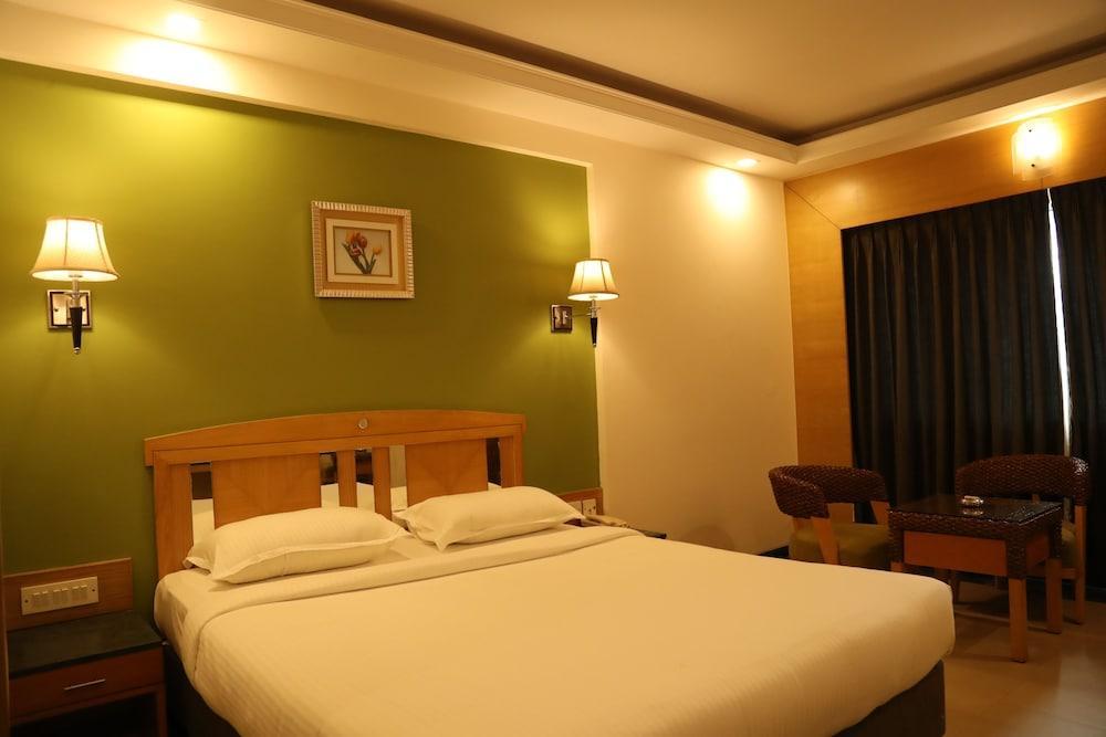 Hotel Dr Rajkumar International Бангалор Экстерьер фото