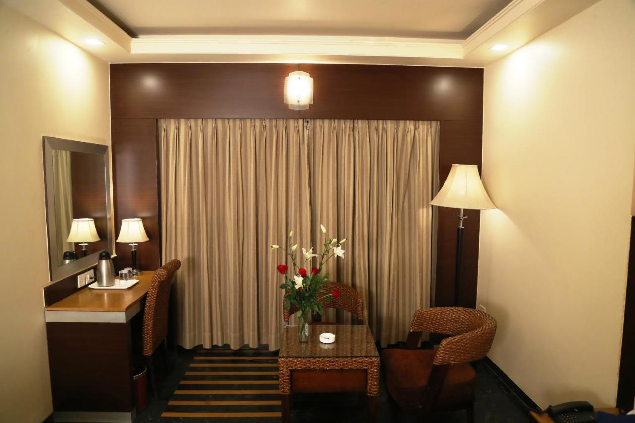 Hotel Dr Rajkumar International Бангалор Экстерьер фото