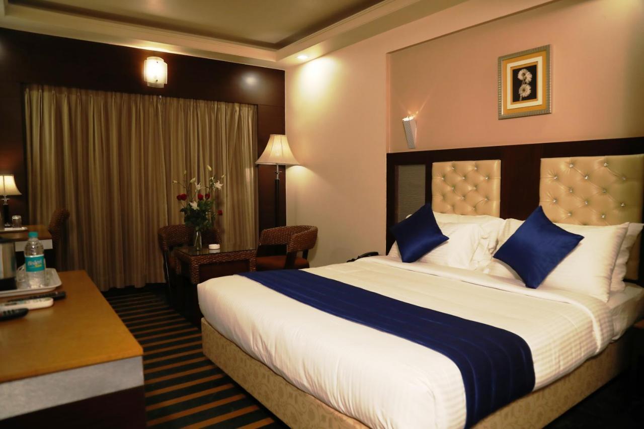 Hotel Dr Rajkumar International Бангалор Экстерьер фото