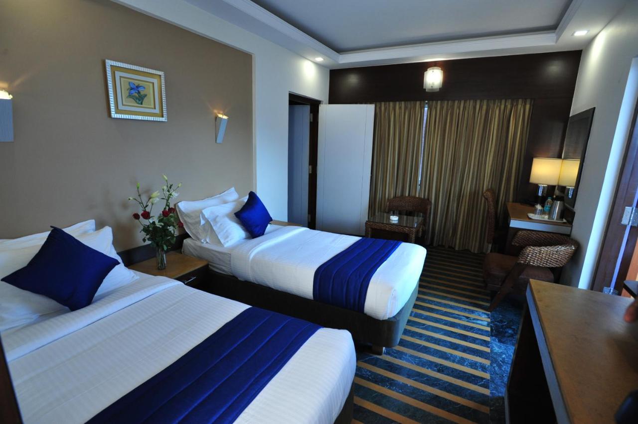 Hotel Dr Rajkumar International Бангалор Экстерьер фото