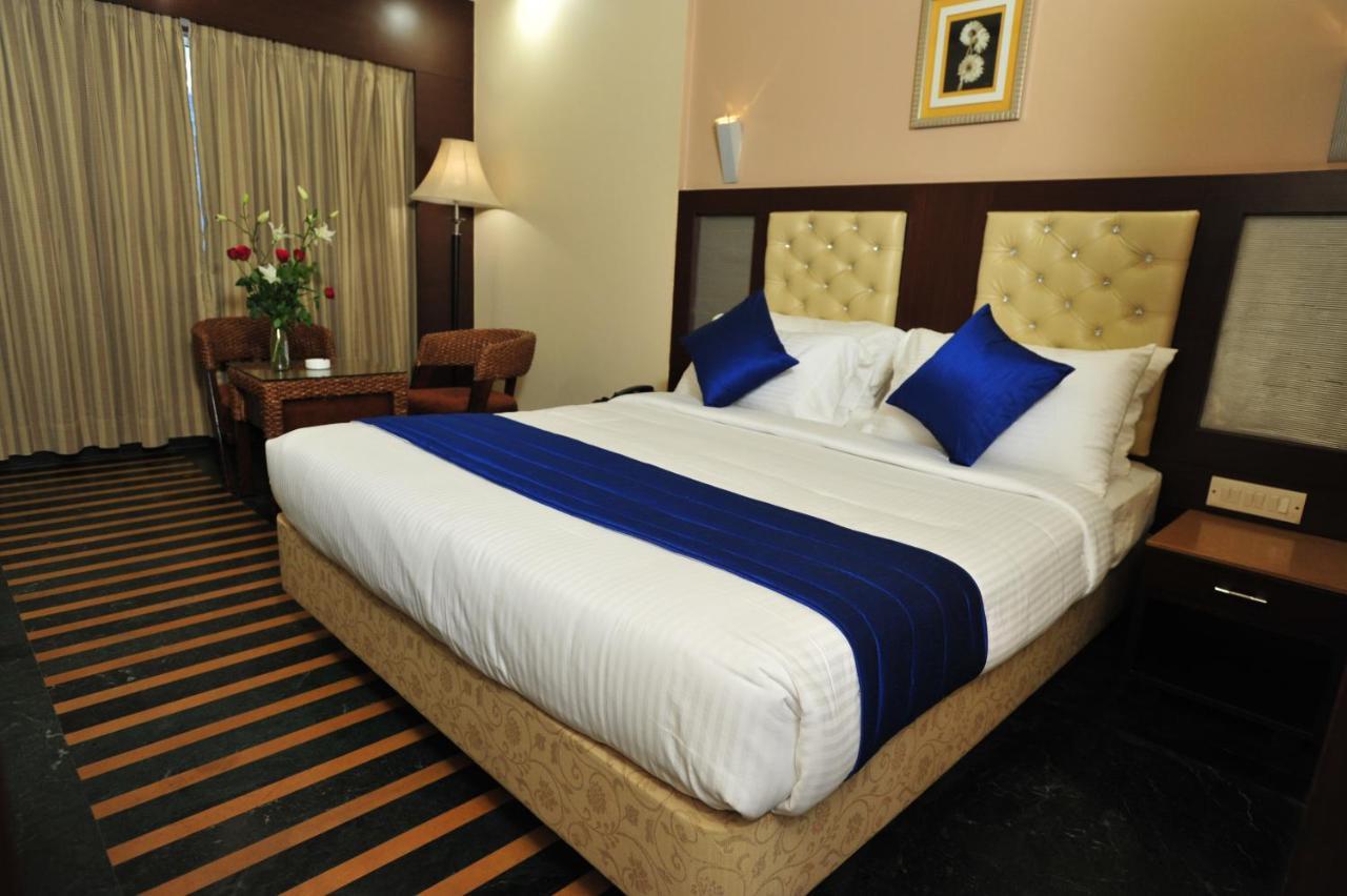 Hotel Dr Rajkumar International Бангалор Экстерьер фото