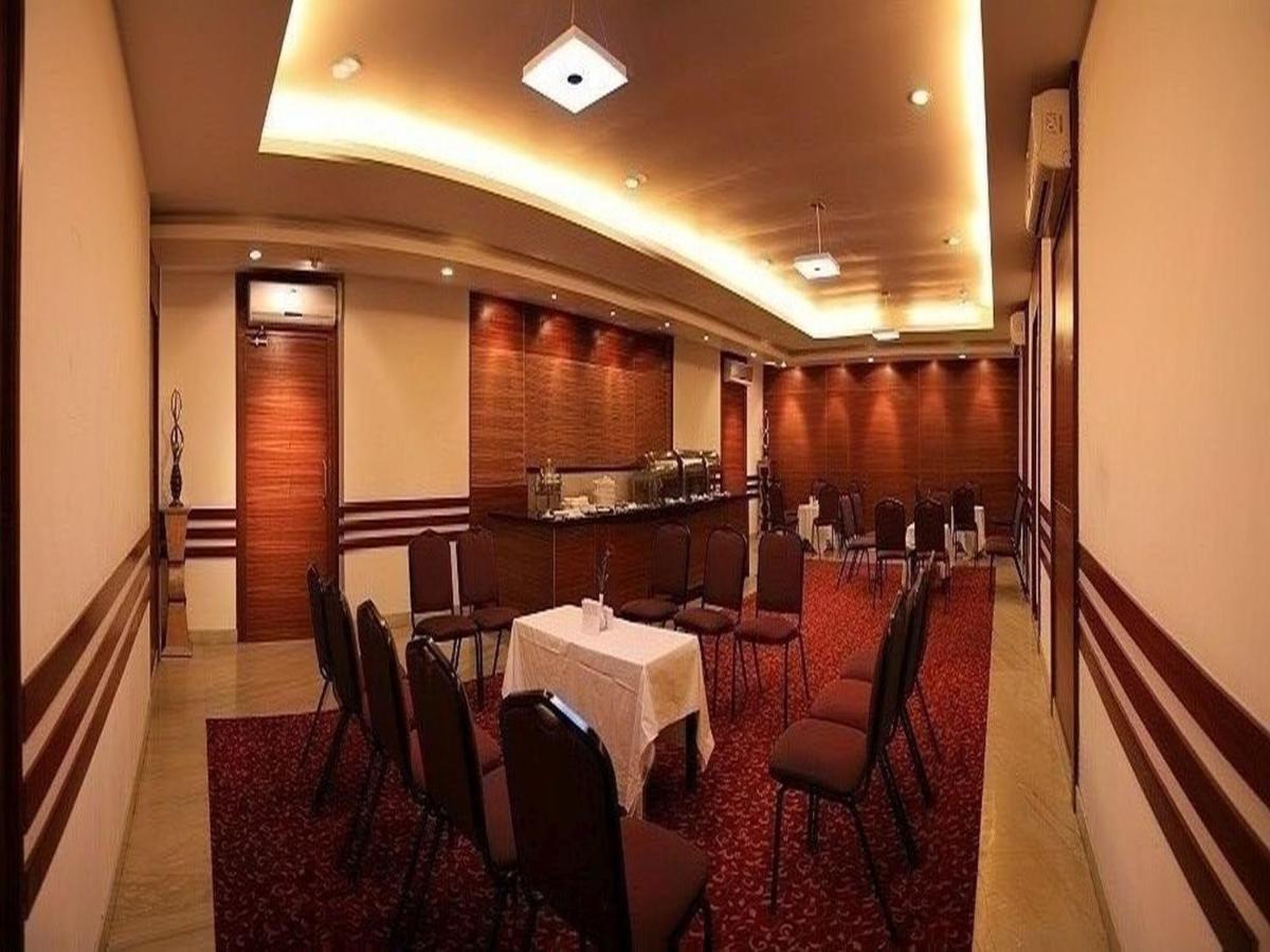 Hotel Dr Rajkumar International Бангалор Экстерьер фото