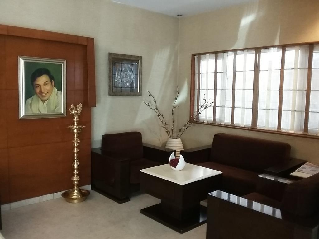 Hotel Dr Rajkumar International Бангалор Экстерьер фото