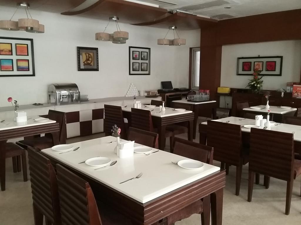 Hotel Dr Rajkumar International Бангалор Экстерьер фото