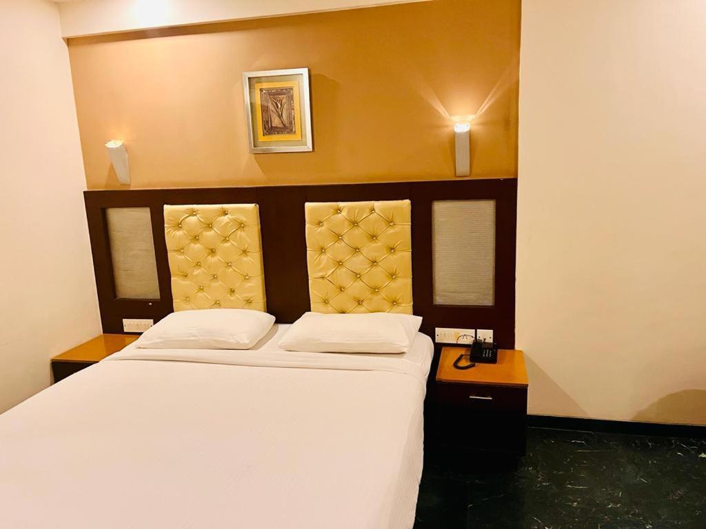 Hotel Dr Rajkumar International Бангалор Экстерьер фото