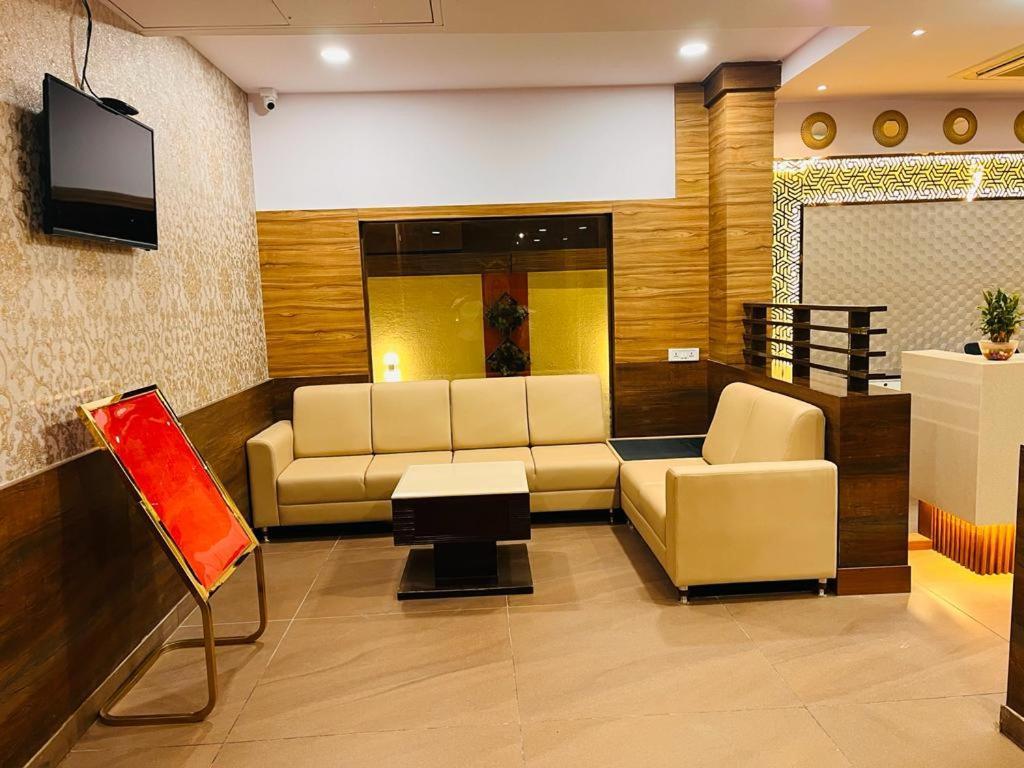 Hotel Dr Rajkumar International Бангалор Экстерьер фото