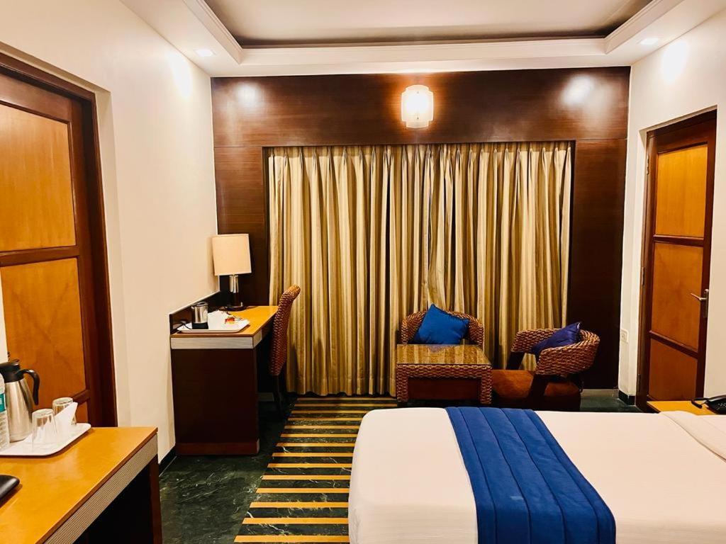 Hotel Dr Rajkumar International Бангалор Экстерьер фото