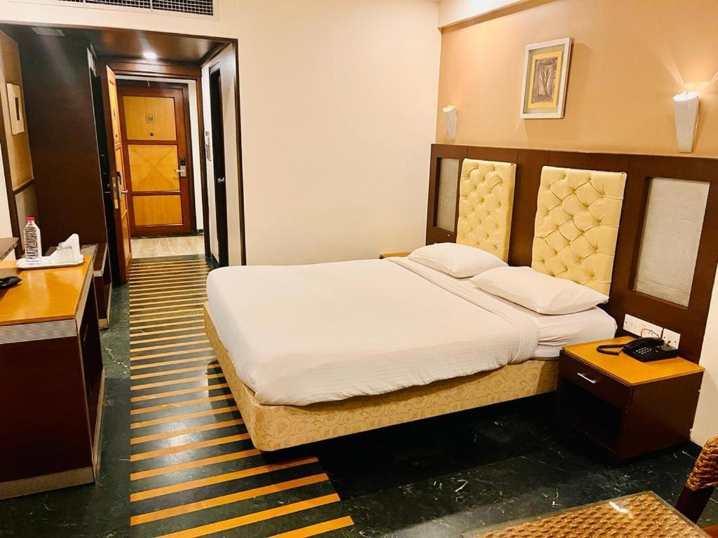 Hotel Dr Rajkumar International Бангалор Экстерьер фото