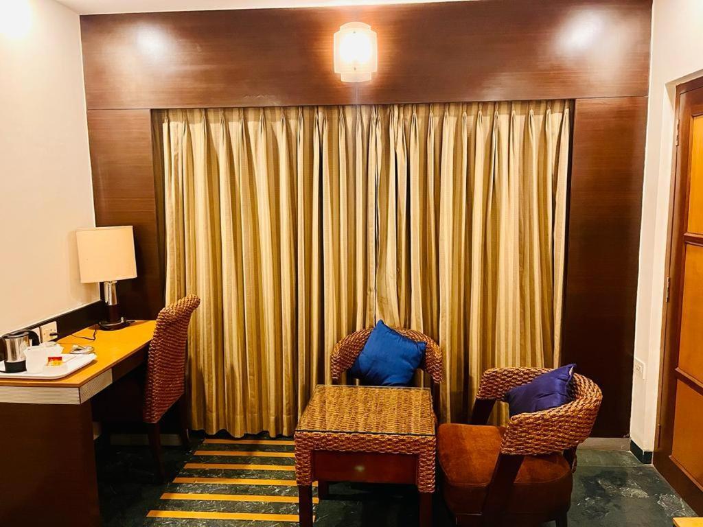 Hotel Dr Rajkumar International Бангалор Экстерьер фото