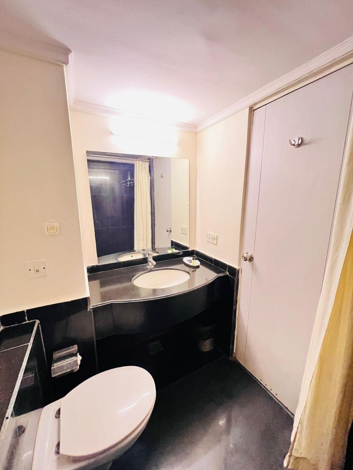 Hotel Dr Rajkumar International Бангалор Экстерьер фото