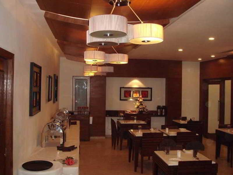 Hotel Dr Rajkumar International Бангалор Ресторан фото