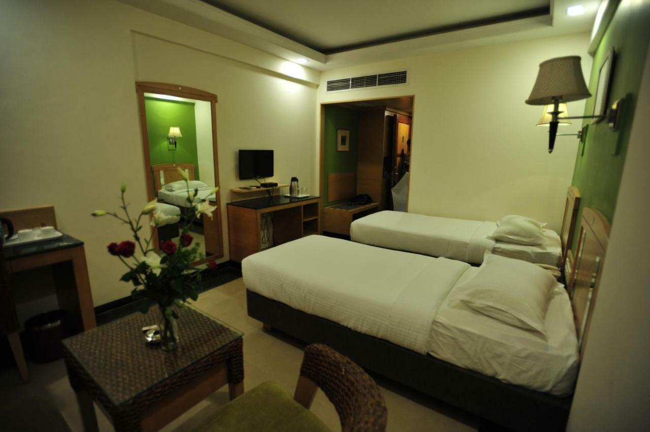 Hotel Dr Rajkumar International Бангалор Экстерьер фото