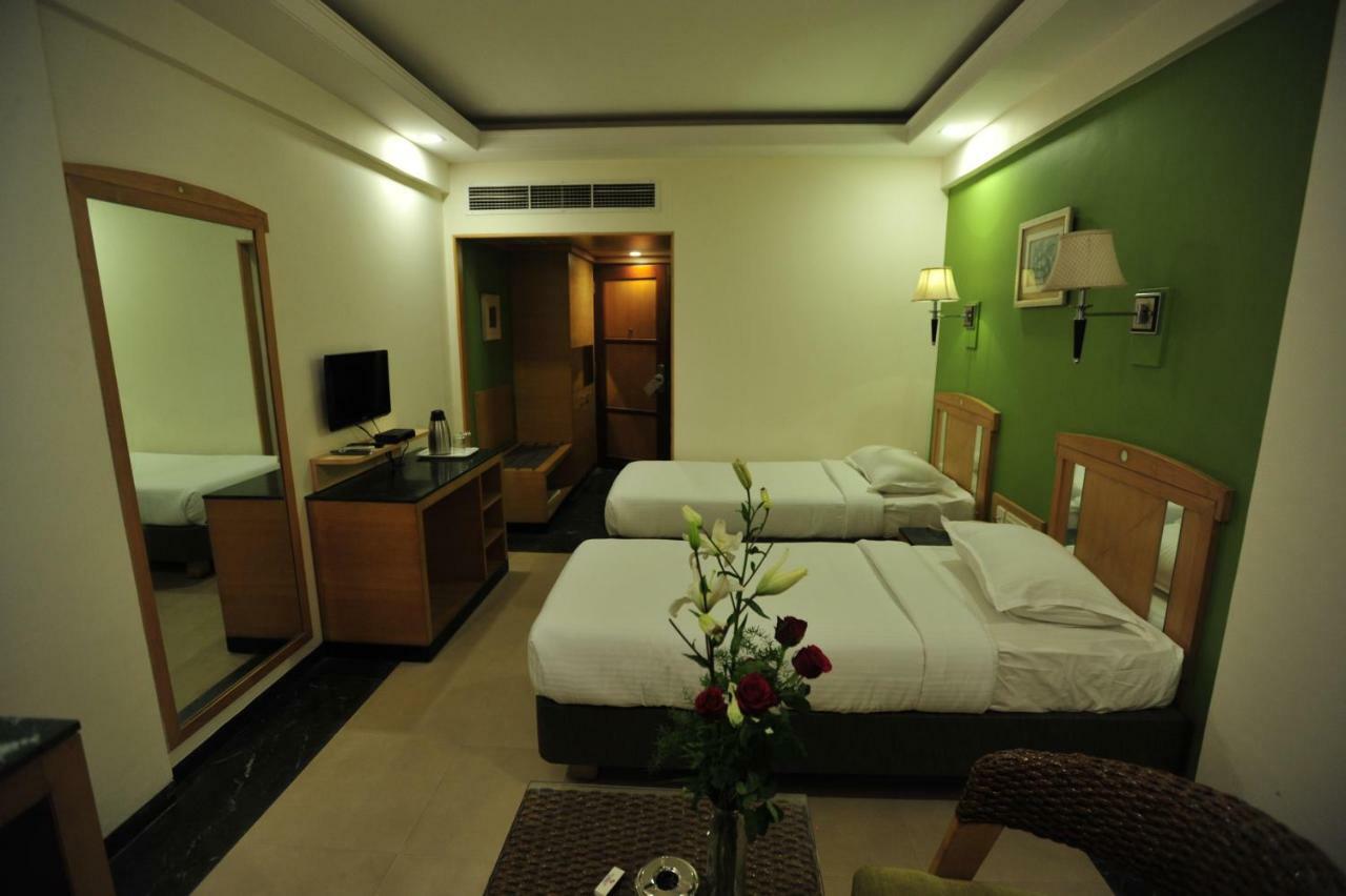 Hotel Dr Rajkumar International Бангалор Экстерьер фото